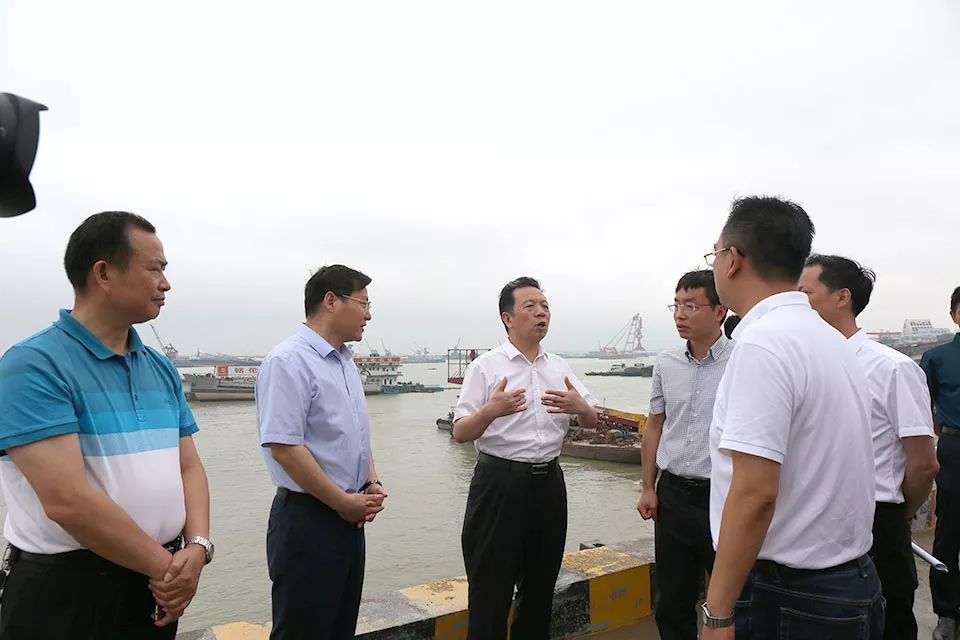 講政治 講擔(dān)當(dāng) 顧大局 可信賴 —— 岳陽市委常委、秘書長談?wù)t督查桂花園碼頭時(shí)給予集團(tuán)公司高度評價(jià)