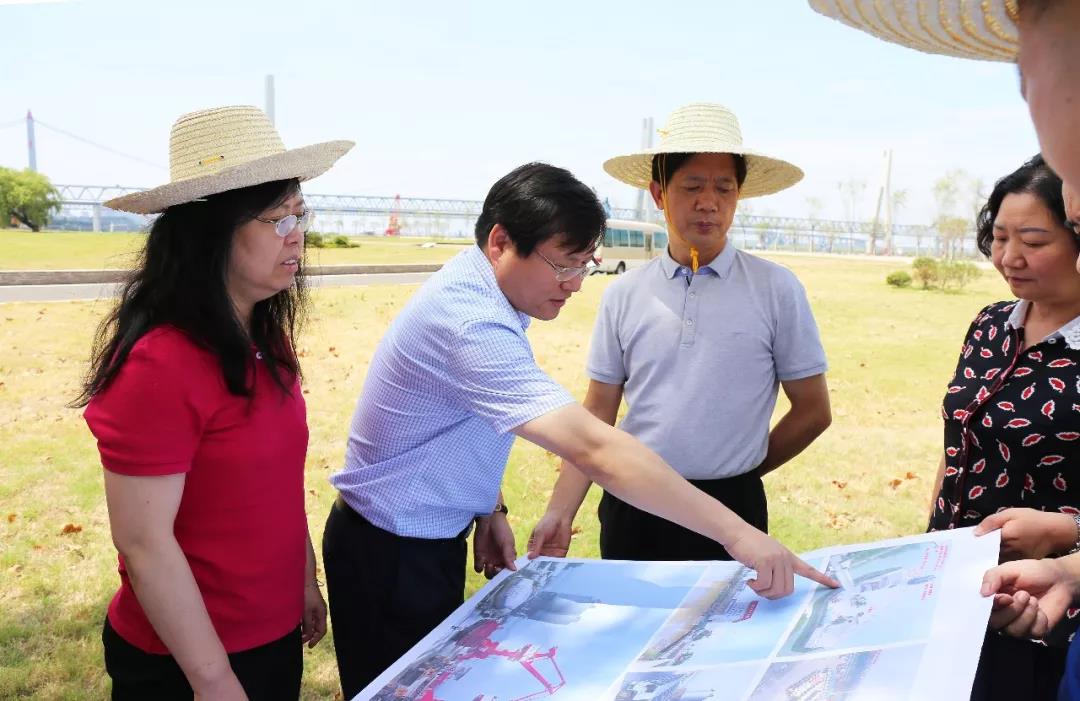 民建湖南省委副主委、省科技廳副廳長(zhǎng)朱皖調(diào)研洞庭湖桂花園碼頭和華龍碼頭