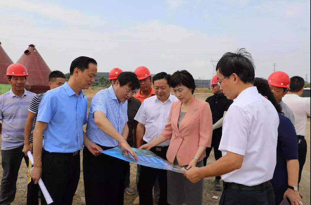 李?lèi)?ài)武市長(zhǎng)調(diào)研富強(qiáng)科技建設(shè)項(xiàng)目